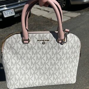 MK purse never used just bought two months ago